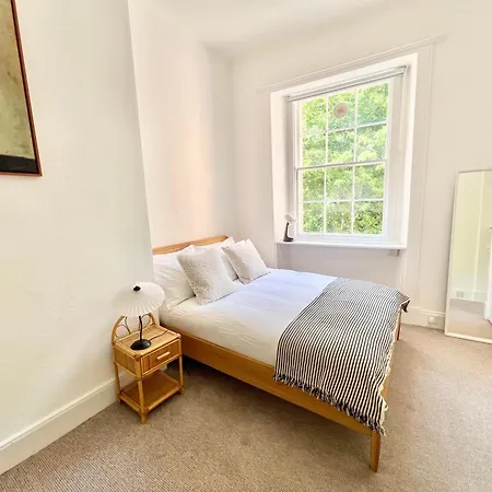 Bright Old Town City Centre Apartment Edinburgh Exterior photo